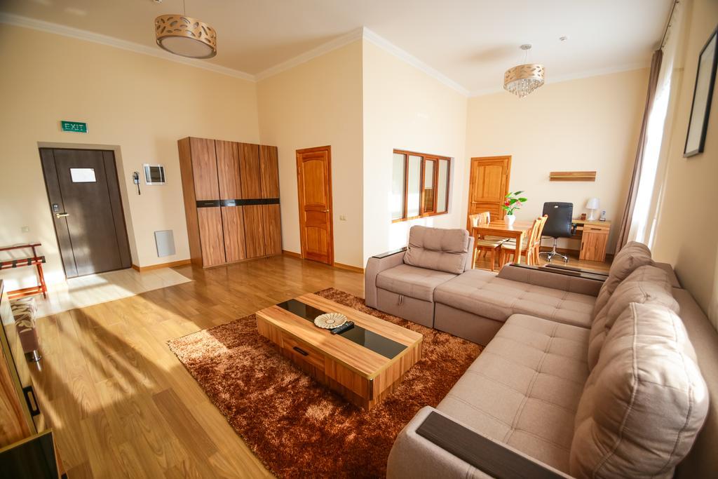 Atb Grand Hotel Atirau Kültér fotó