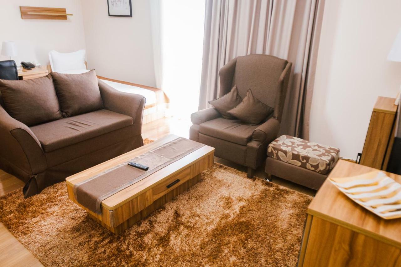 Atb Grand Hotel Atirau Kültér fotó